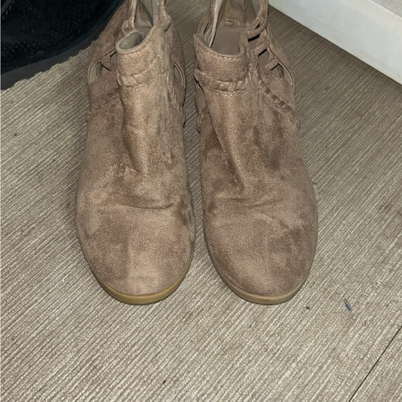 Size 6 - Picture 2 of 2